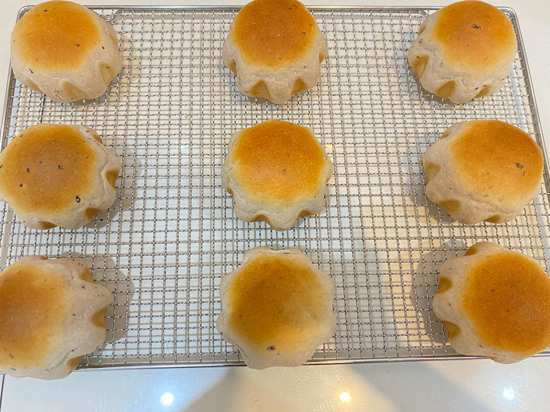 『红豆紫米餐包』