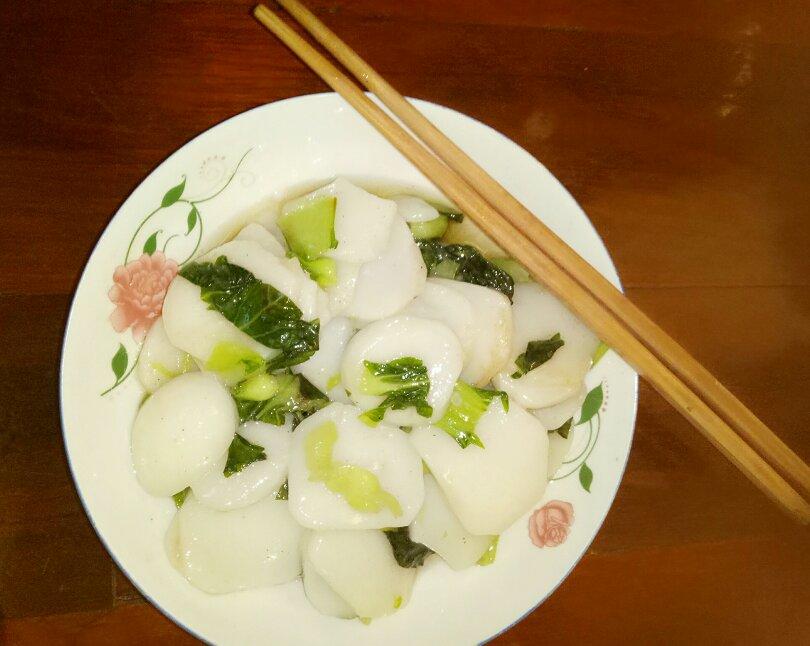 朴素的青菜肉丝炒年糕