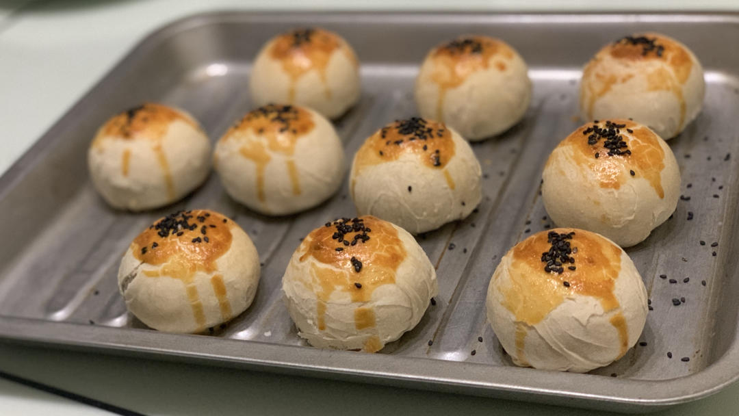 肉松麻薯蛋黄酥——(揉麻薯不烫手的小诀窍)