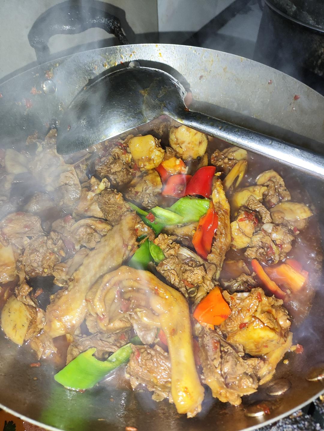 传统正宗的啤酒鸭配方和做法，鲜嫩香浓，只需炒千万不要焯水