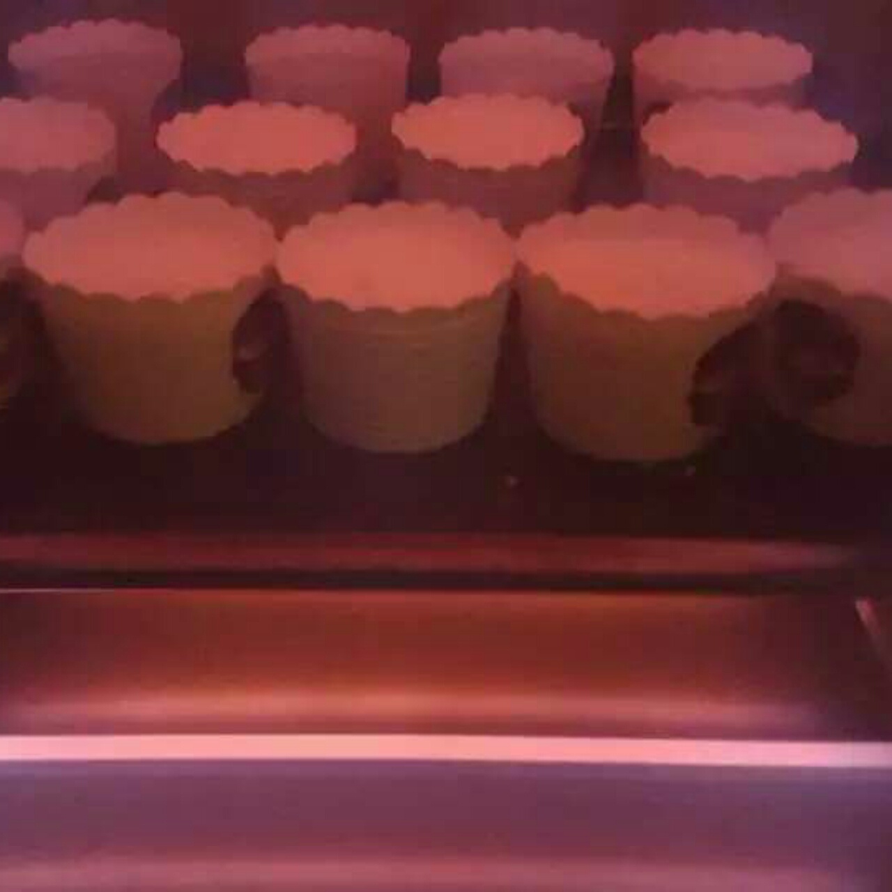 不会回缩的纸杯蛋糕