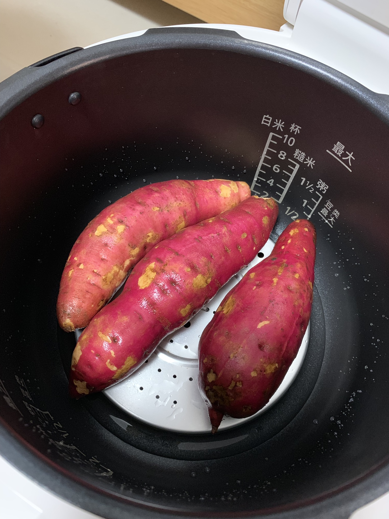 超便捷10分钟蒸红薯（松下高压锅版）的做法 步骤1