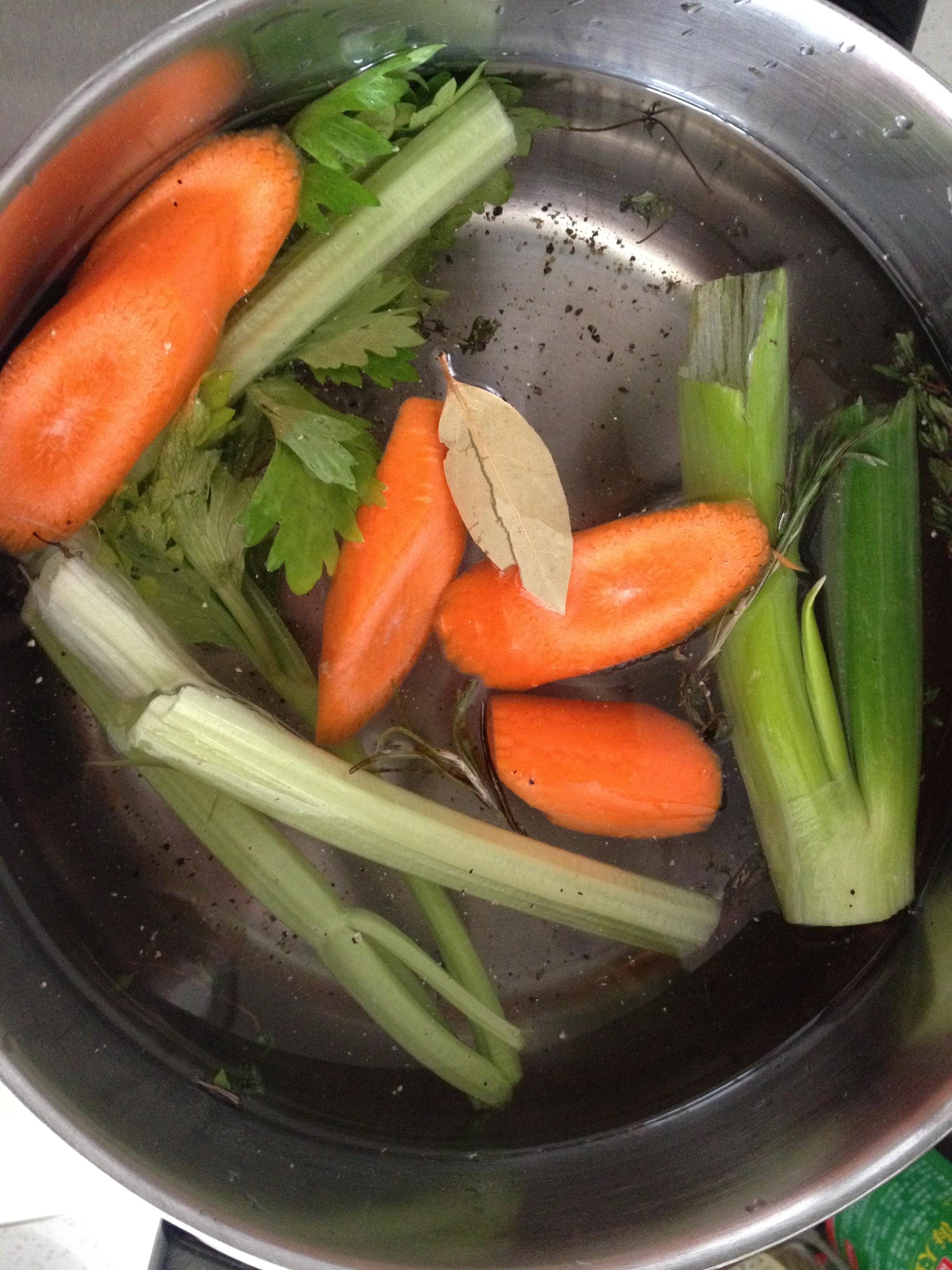 蔬菜高汤(Vegetable Stock)的做法