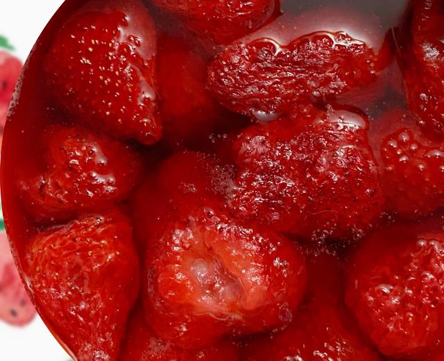 只需三步的餐后草莓糖浆的做法