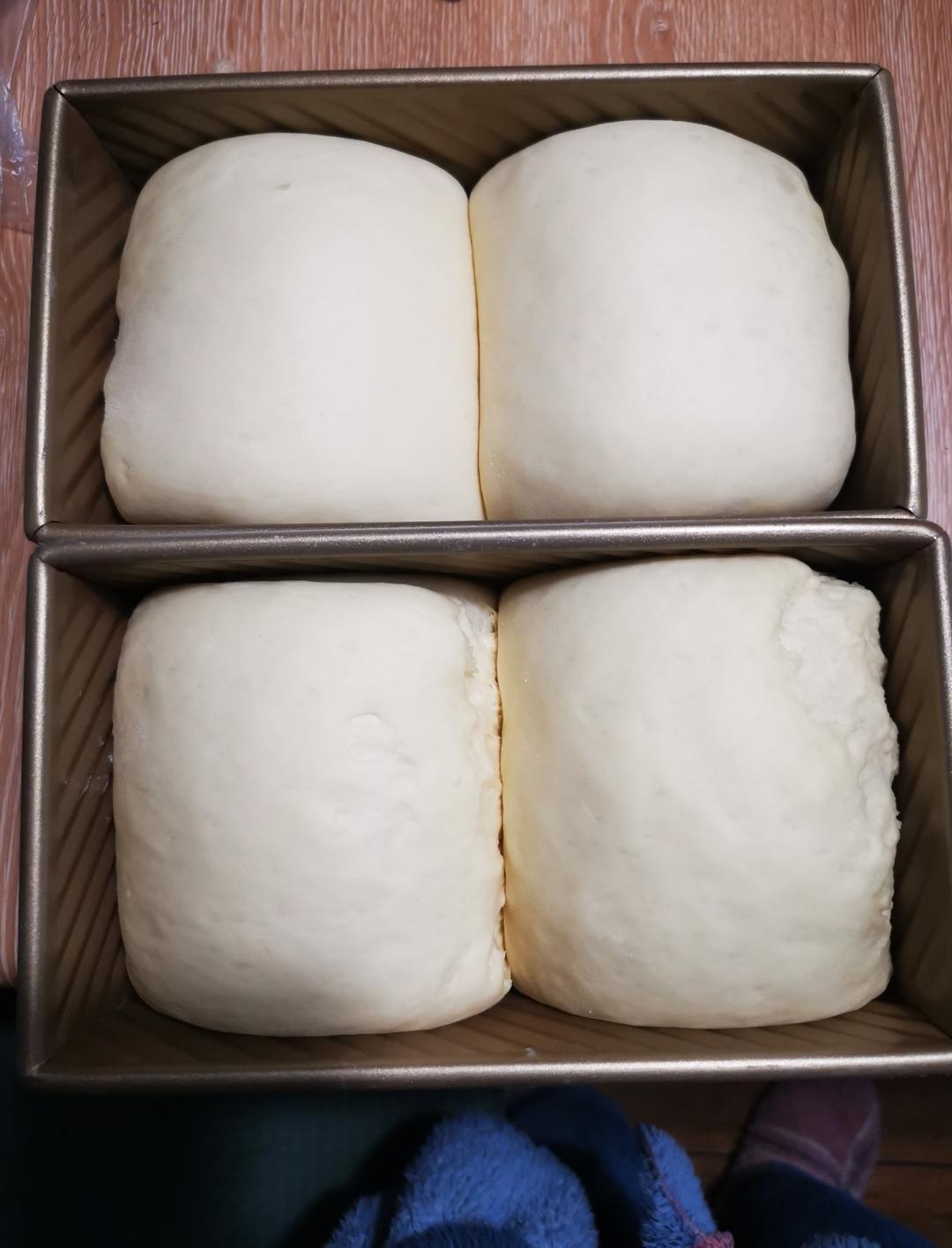 奶呼呼的厚炼乳吐司