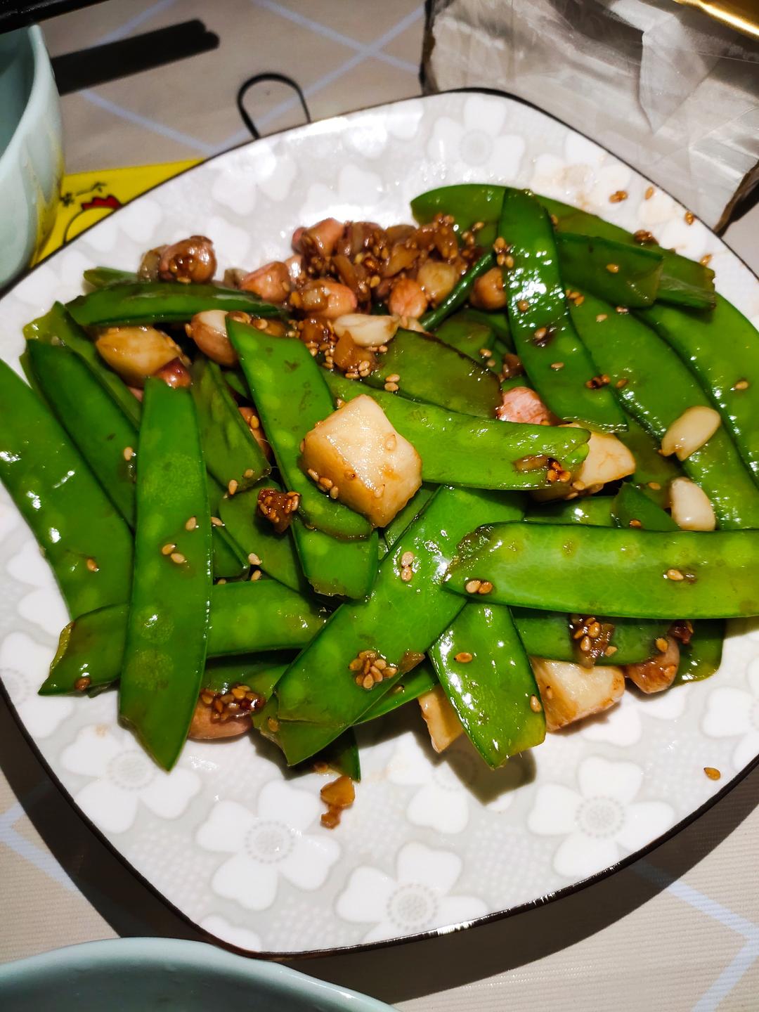 马蹄花生炒荷兰豆