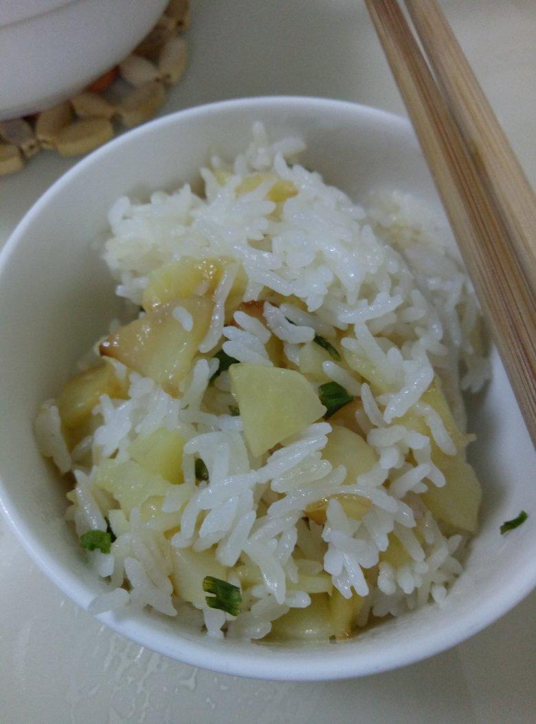土豆焖饭