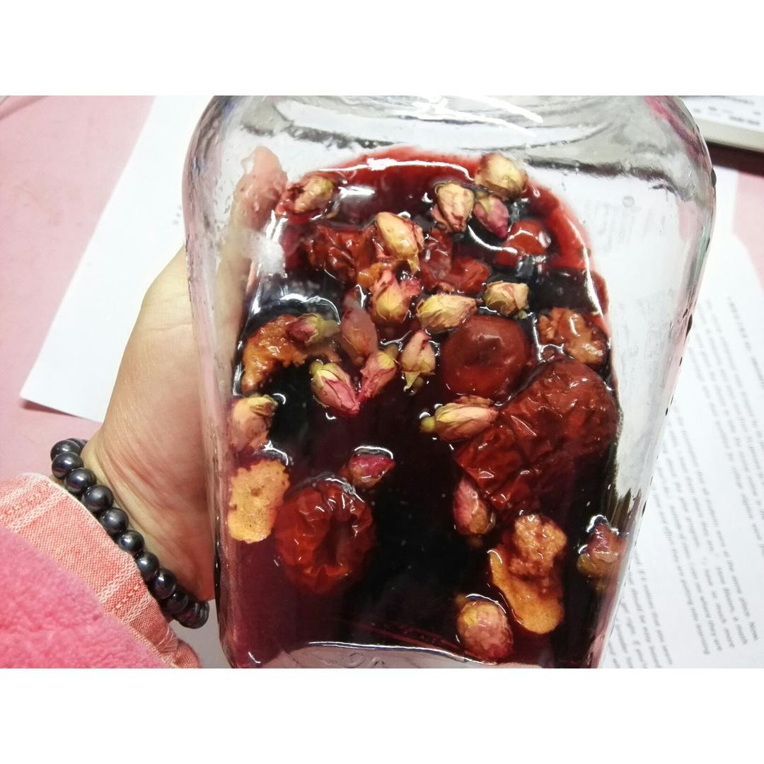 葡萄红酒泡玫瑰花红枣