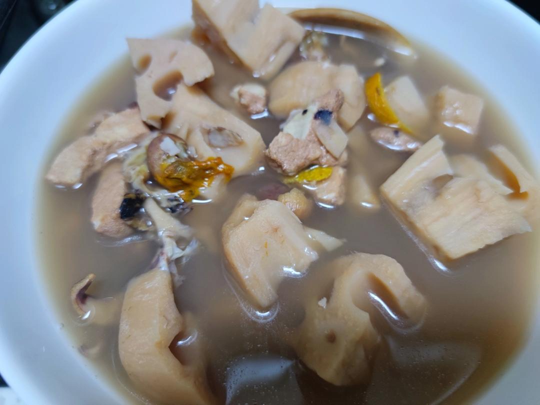 【养生调理】
双莲墨鱼汤