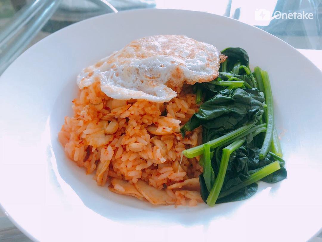 蘑菇泡菜炒饭
