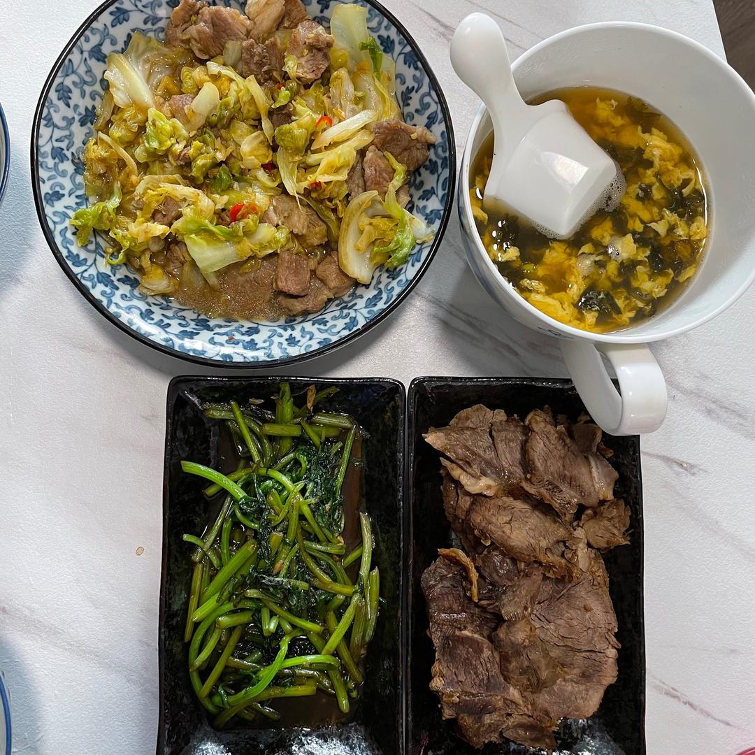 包菜炒肉