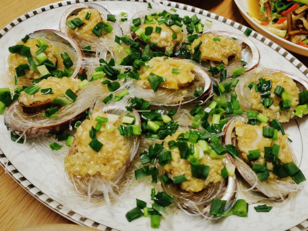 蒜蓉粉丝蒸鲍鱼