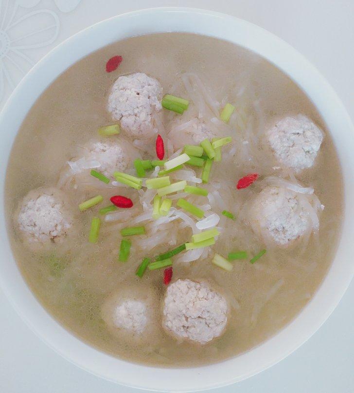 【10分钟系列】白萝卜豆腐圆子汤
