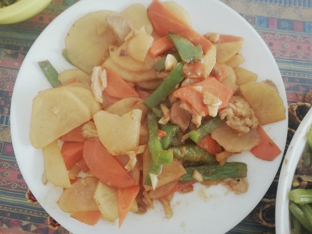 干锅胡萝卜土豆片