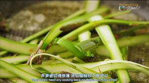 柠香蔬菜意面（Linguine with zesty spring vegetables）的做法 步骤3