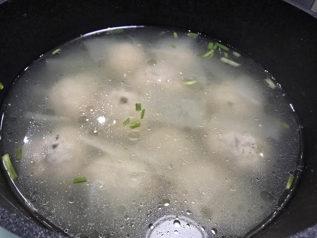 砂锅豆腐肉丸子汆萝卜丝汤