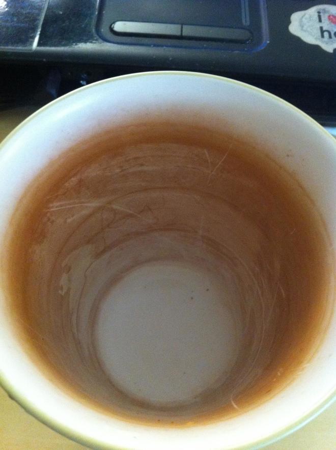 巧除陶瓷杯茶渍的做法