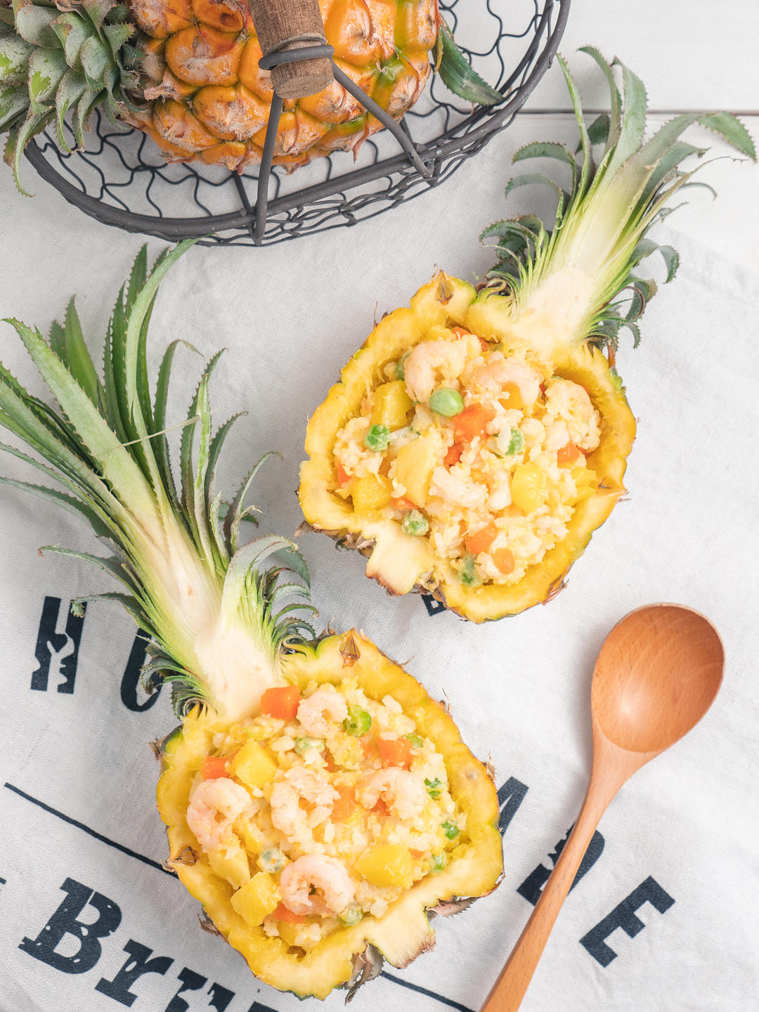 酸酸甜甜，清爽可口，孩子最爱的菠萝炒饭