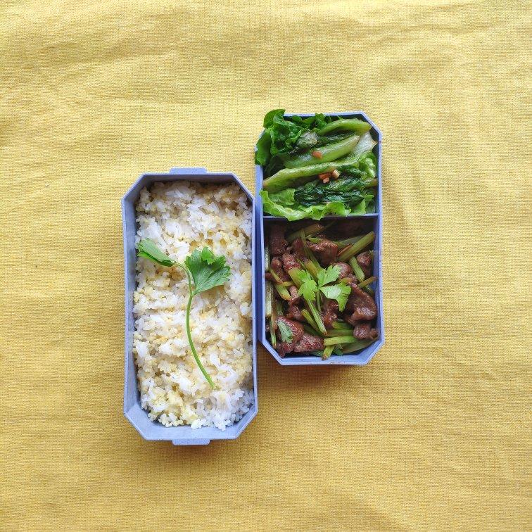 香芹炒牛肉（牛肉嫩滑的关键步骤