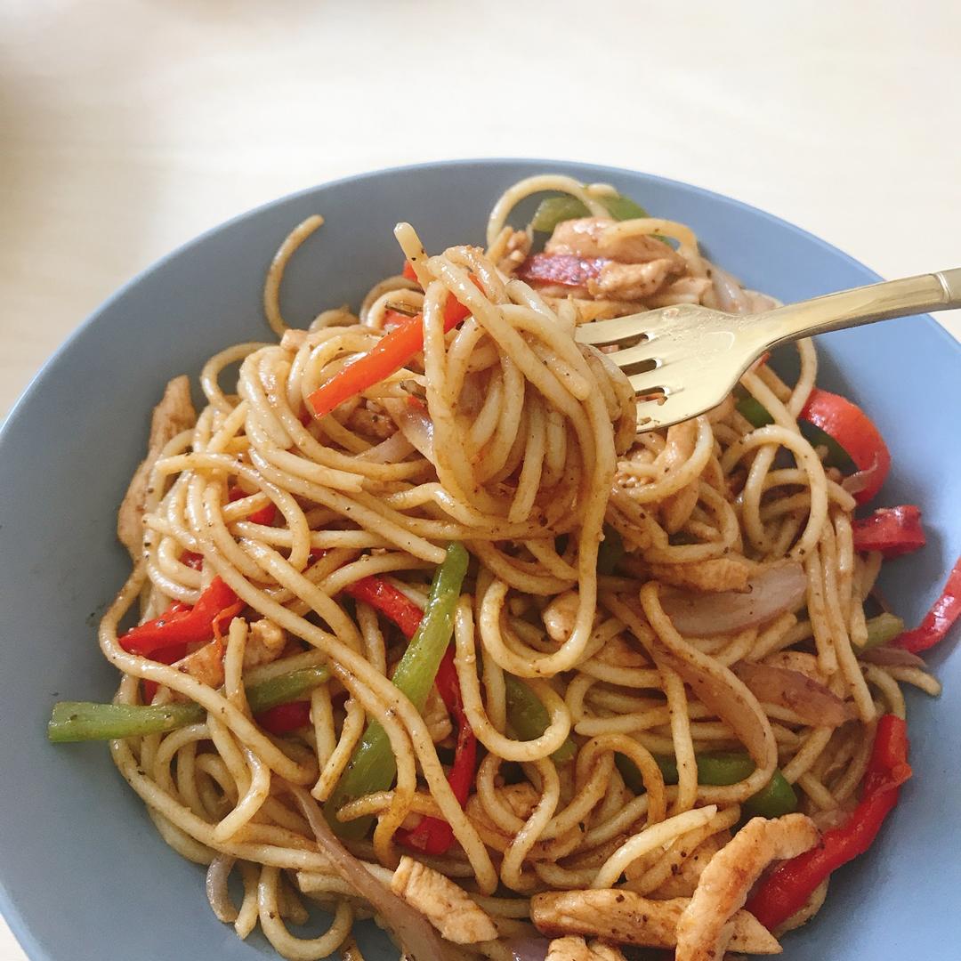 黑椒鸡丝意面