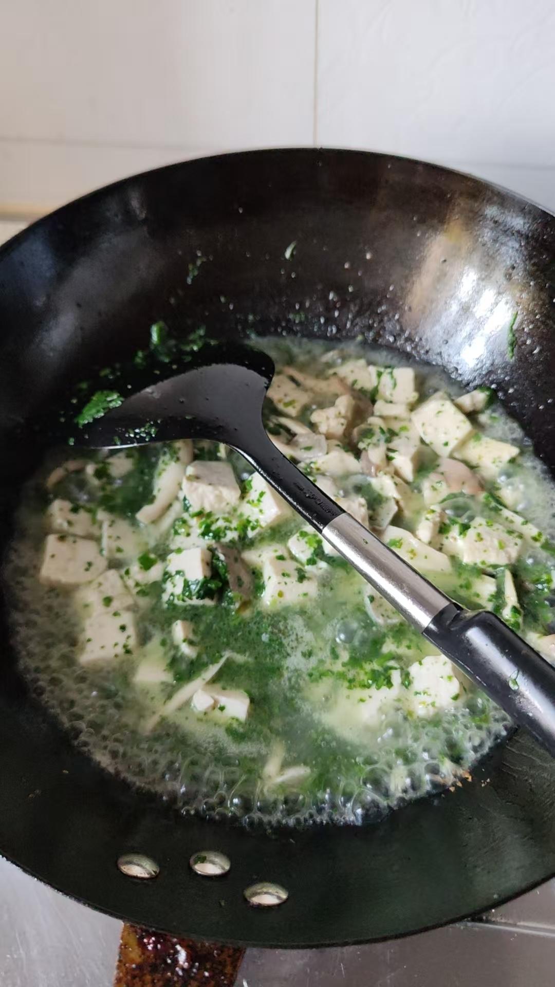 豆腐平菇荠菜汤