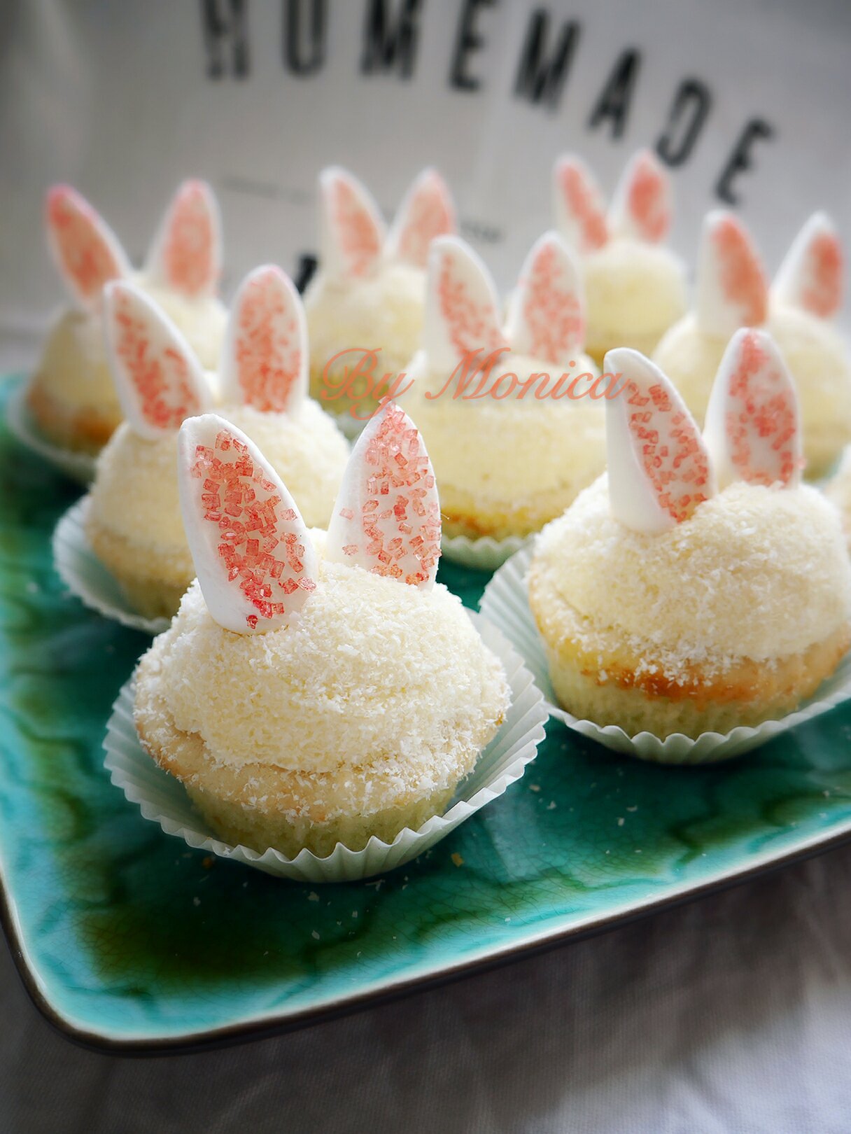 复活节小兔子椰香纸杯蛋糕