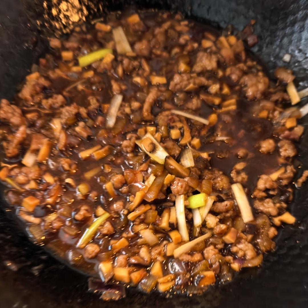香菇肉酱拌面