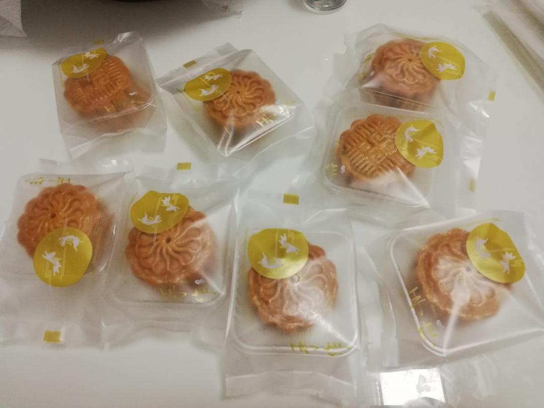 广式月饼—蛋黄莲蓉月饼