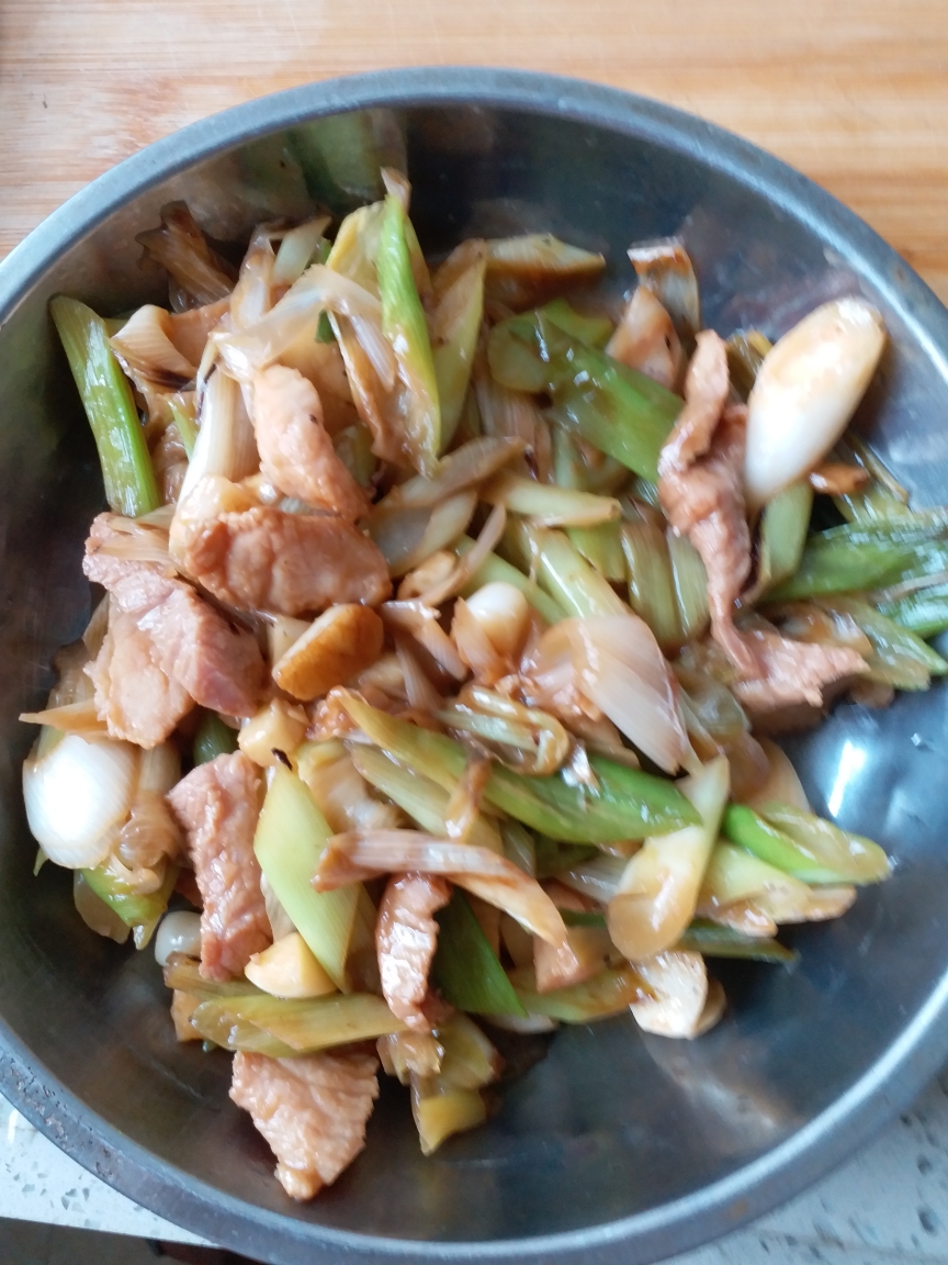 江山菜谱之葱爆瘦肉的做法