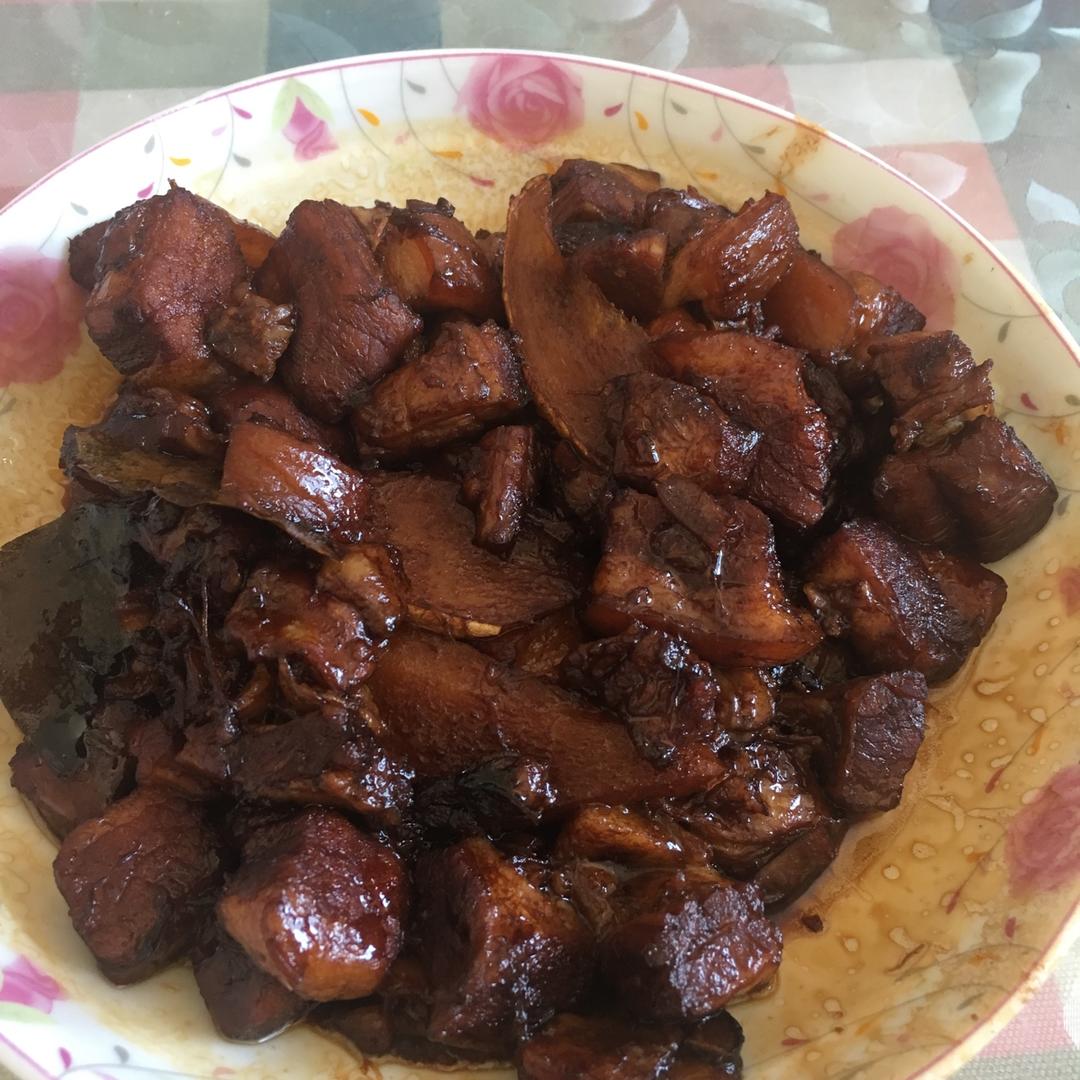 吃着碗里望着锅里的红烧肉