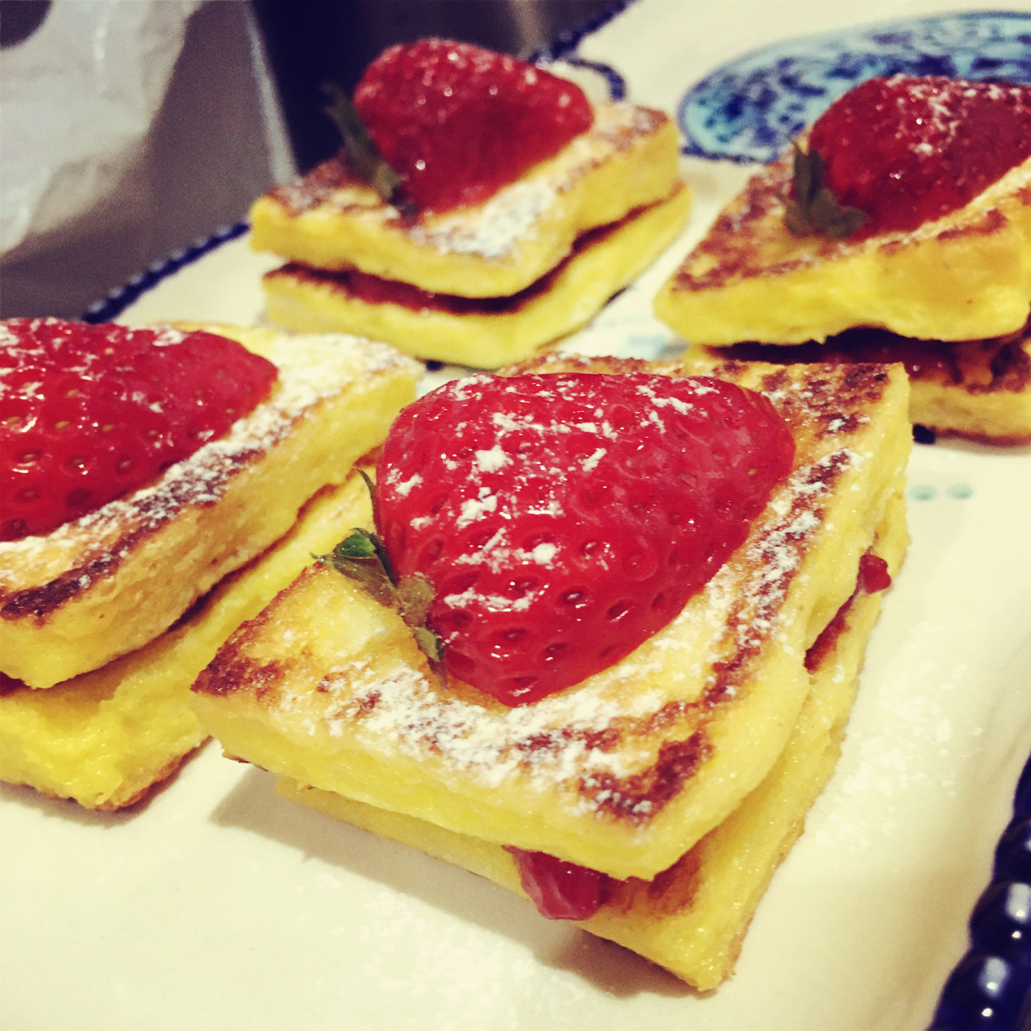 草莓法式吐司
