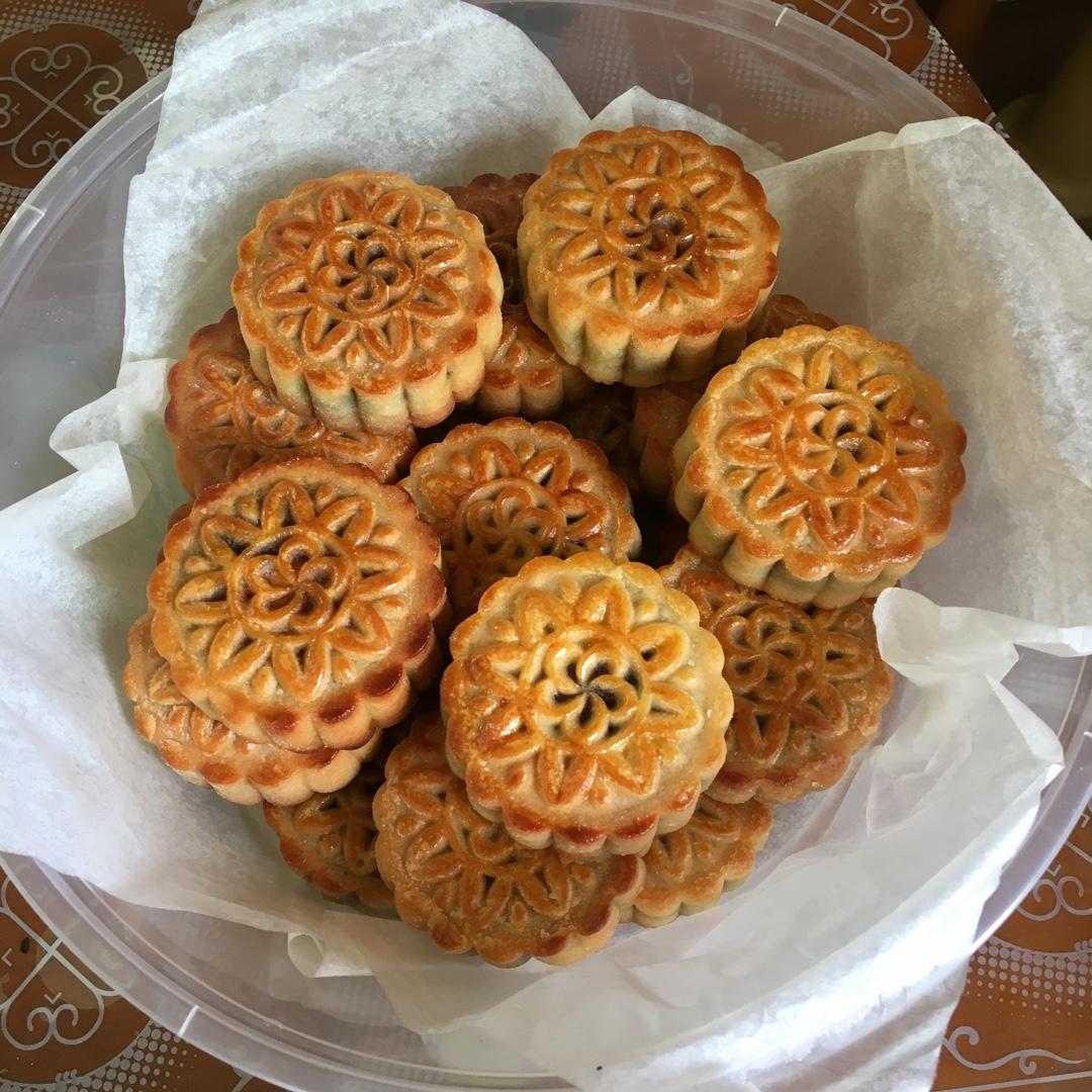 广式月饼－－蛋黄豆沙月饼