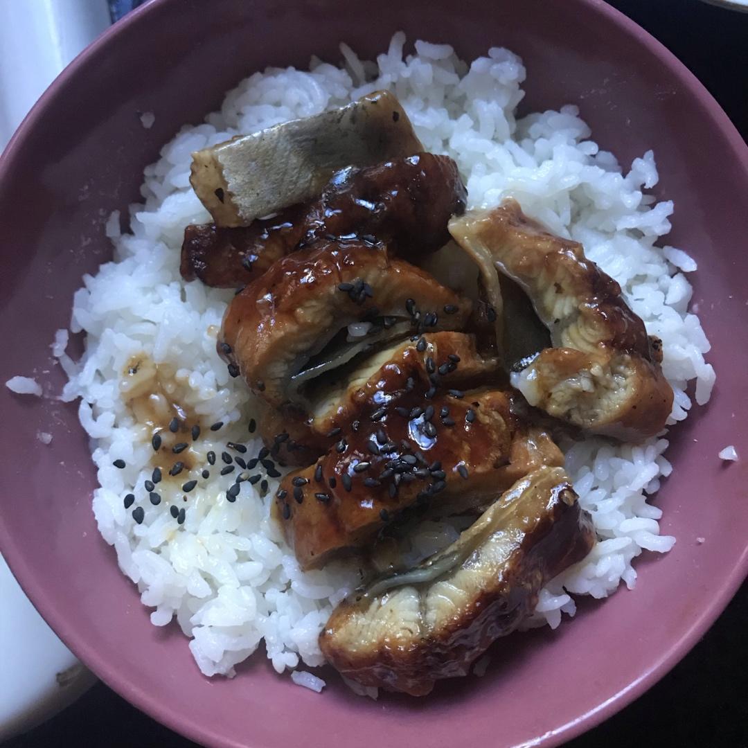 蒲烧鳗鱼饭