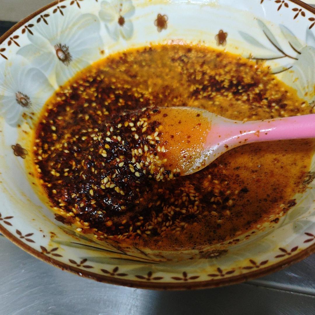 “家常改良简易版”油泼辣子！刚泼完满屋那个香啊