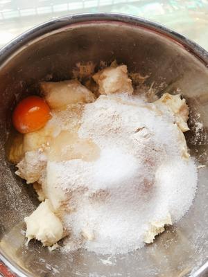 超软全麦咸蛋黄肉松面包-中种法的做法 步骤2