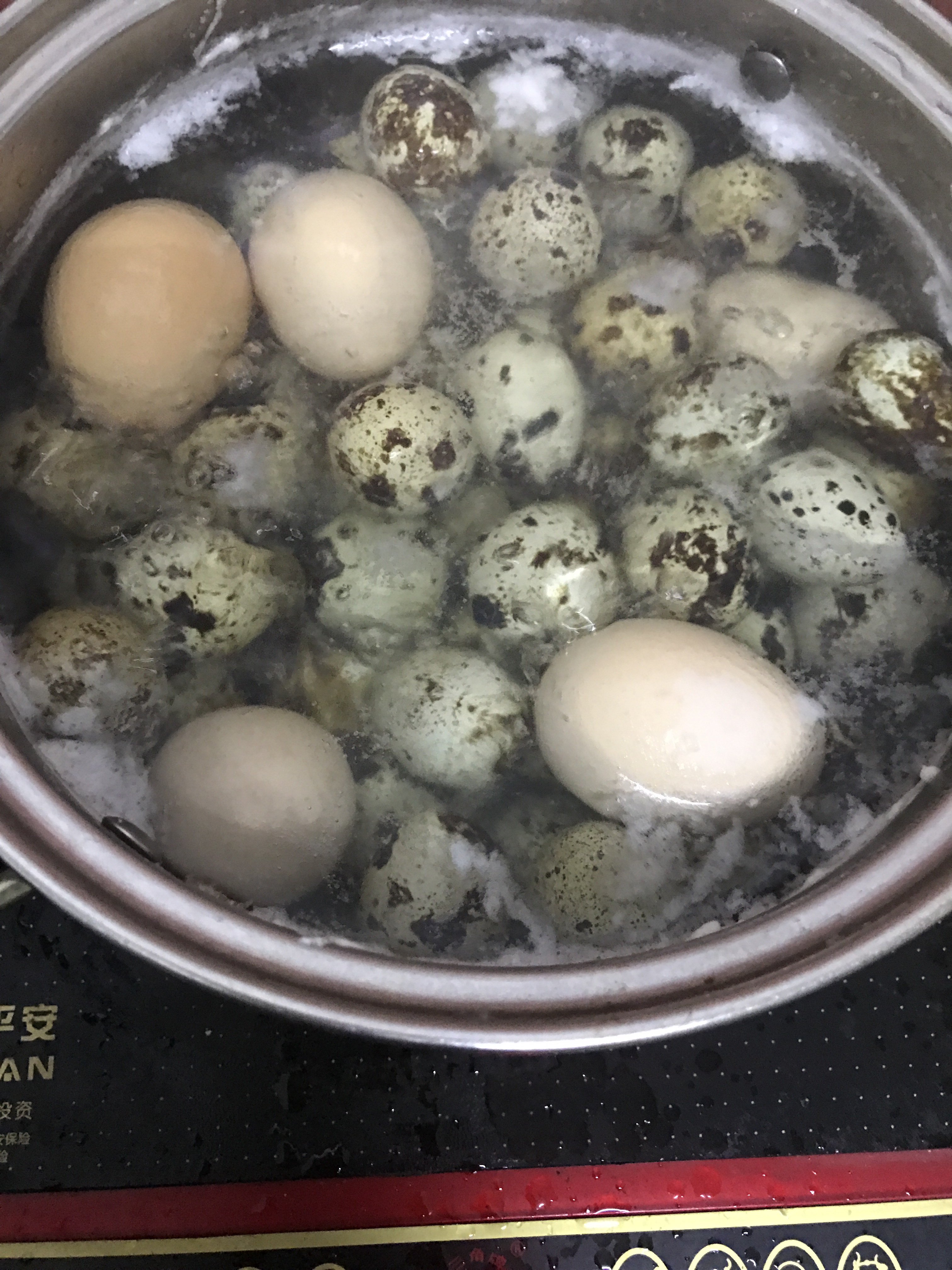 卤蛋卤鹌鹑蛋，快又入味的做法 步骤1