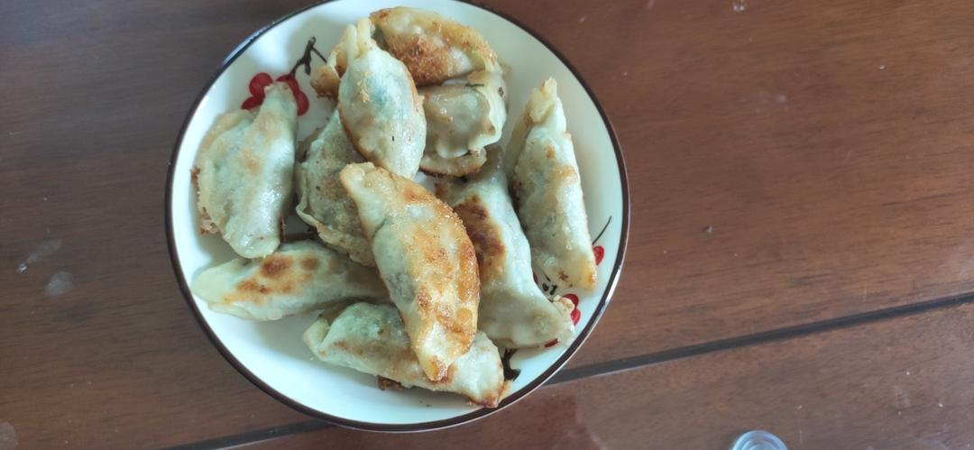 冰箱冷冻水饺做煎饺