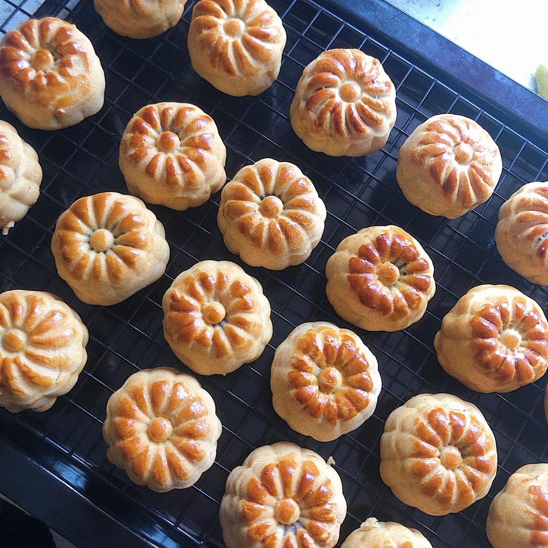 广式月饼－－蛋黄豆沙月饼