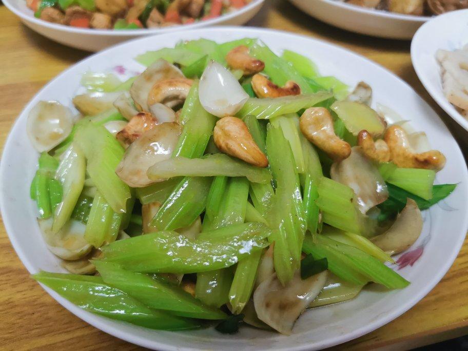 西芹百合炒腰果