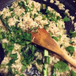 嫩煎扇贝配意式芦笋炖饭 pan seared scallops with asparagus risotto的做法 步骤13