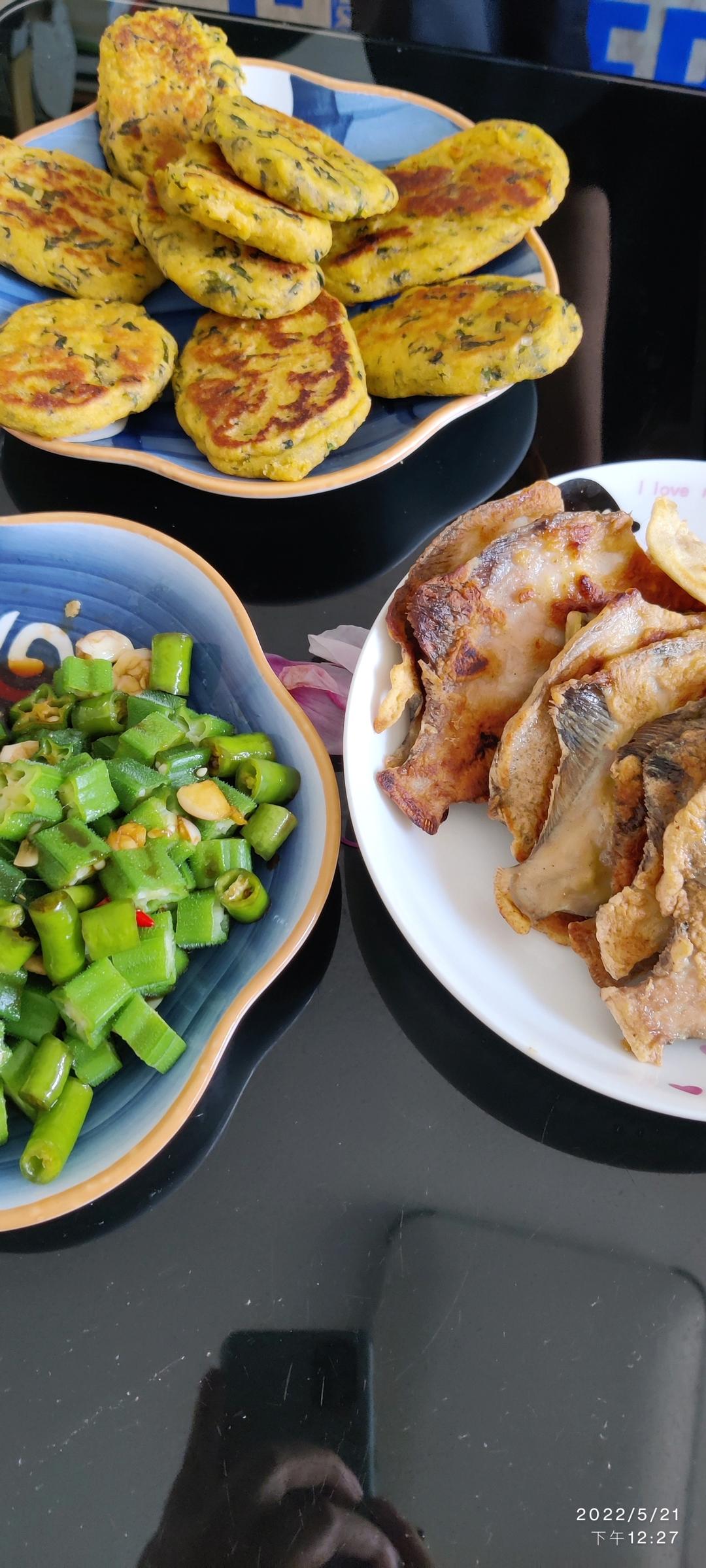 玉米面菜饼子（贴饼子）