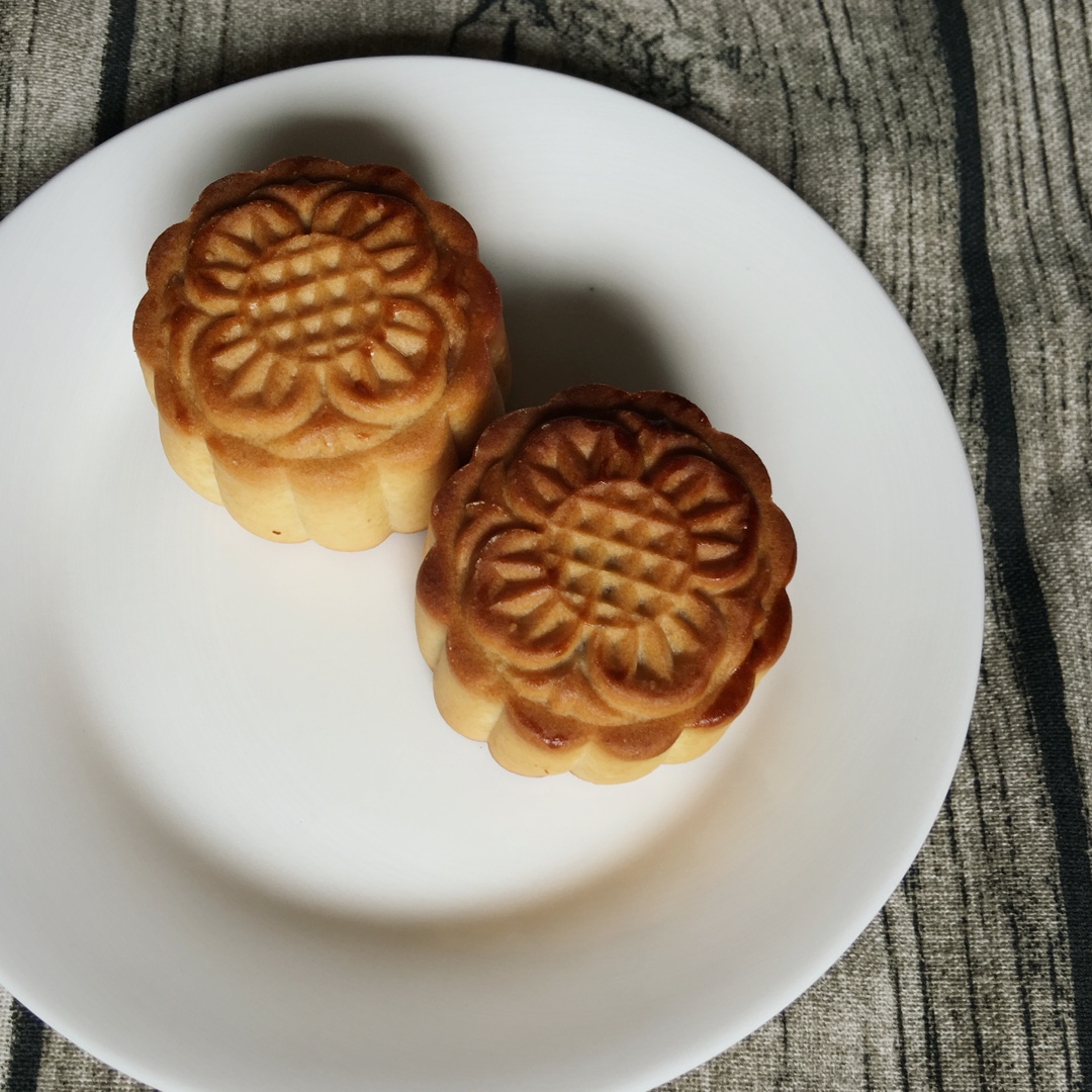 广式月饼—蛋黄莲蓉月饼
