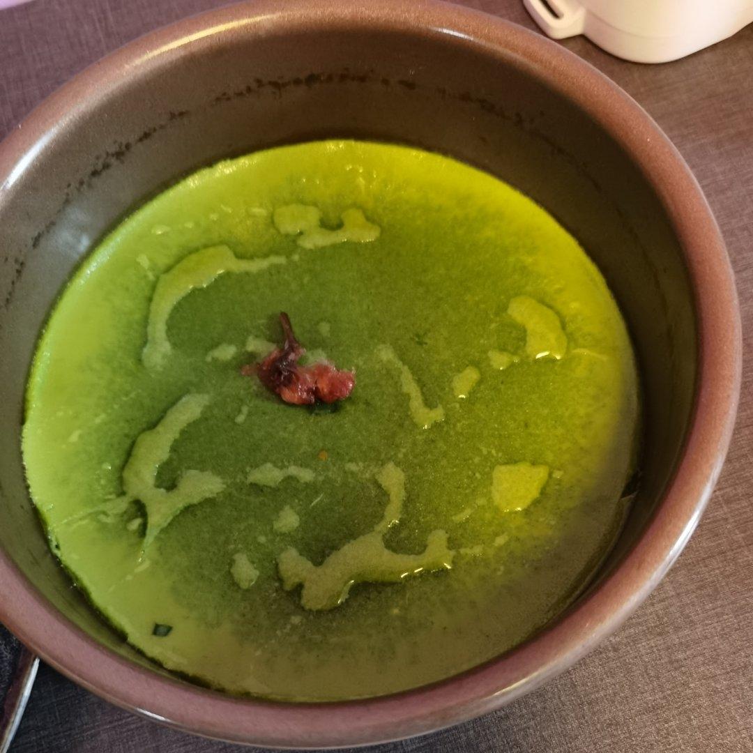 翡翠芙蓉蛋（即菠菜汁炖鸡蛋）