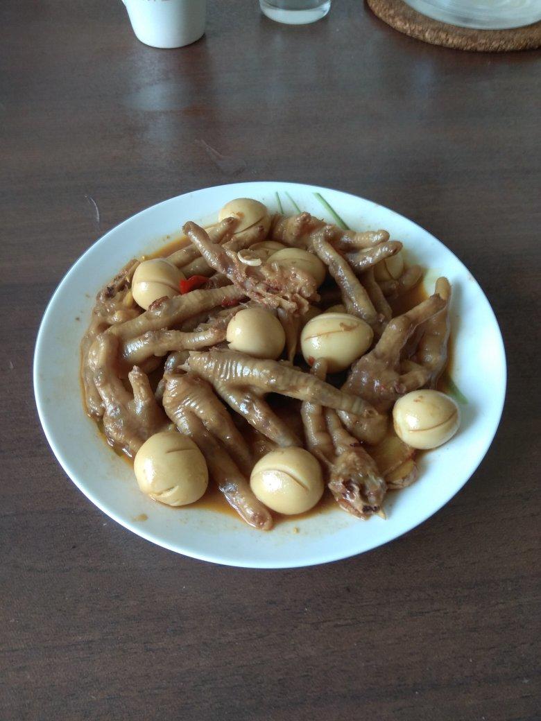 鸡脚烧鹌鹑蛋