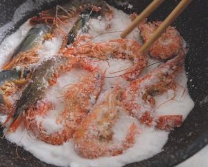 简单好吃的盐焗虾的做法 步骤3