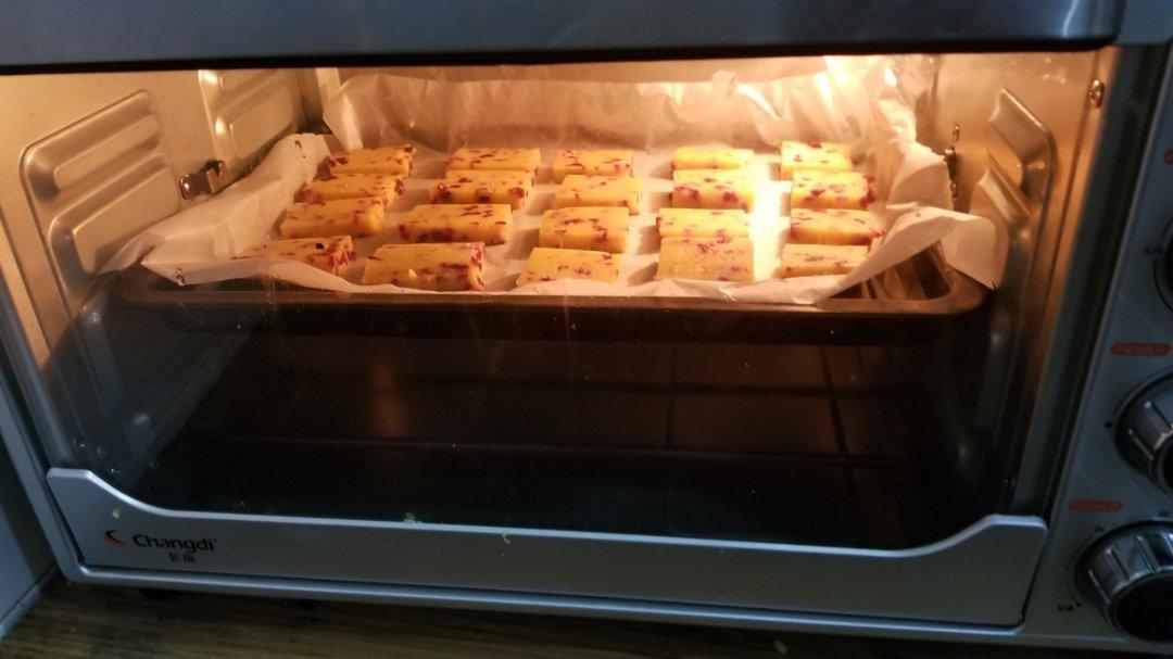 曲奇饼干的做法（烤箱做蔓越莓曲奇）