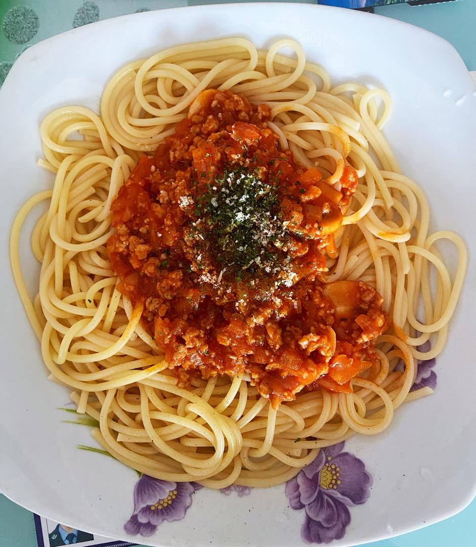 番茄红烩肉酱意面