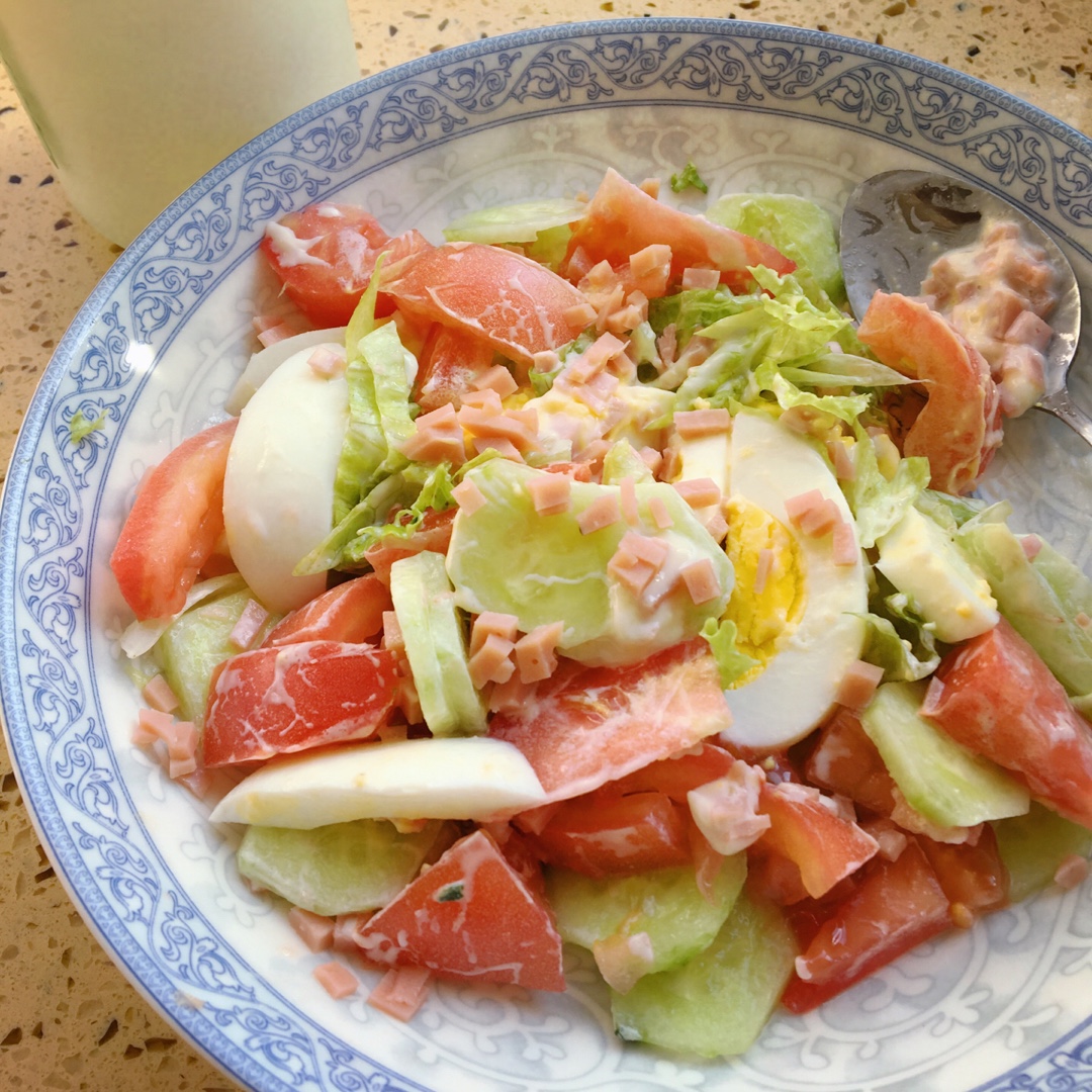西葫芦番茄鸡蛋沙拉