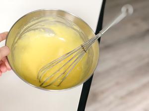 咸蛋黄古早味蛋糕（超好吃的咸蛋黄系列）的做法 步骤6