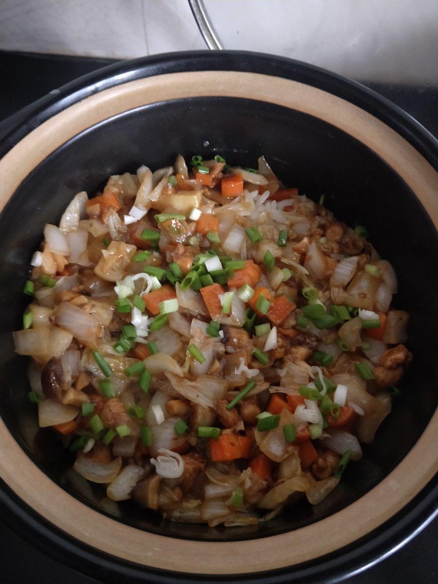 宫爆鸡丁煲仔饭